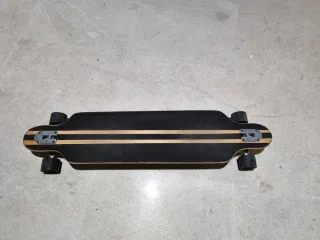 Longboard Negro con Rayas Madera