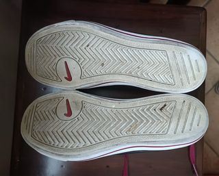 Scarpe Nike nere e rosse taglia 38,5