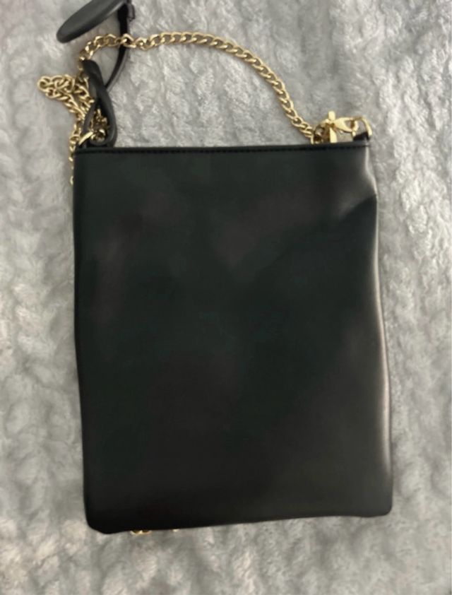 Borsa Love Moschino nera con catena oro