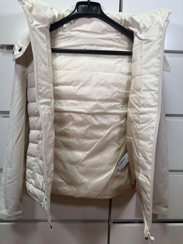 Chaqueta OYSHO acolchada beige talla M