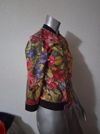 Chaqueta floral manga 3/4 entretiempo