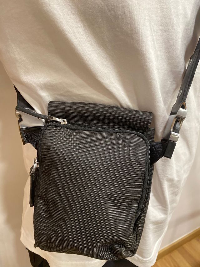 Bolso bandolera Porsche Design negro. 