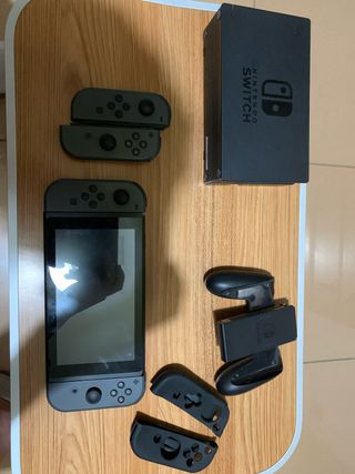 Console Nintendo Switch + accessori