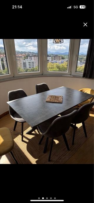 Mesa de comedor moderna piedra y madera