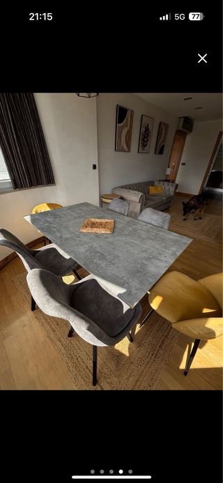 Mesa de comedor moderna piedra y madera
