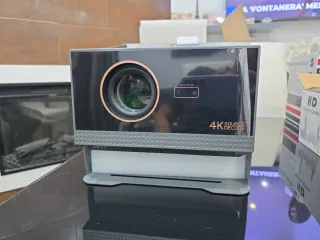 Proyector 4K con Autoenfoque