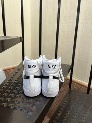 Nike Blazer Mid Zapatillas Blancas