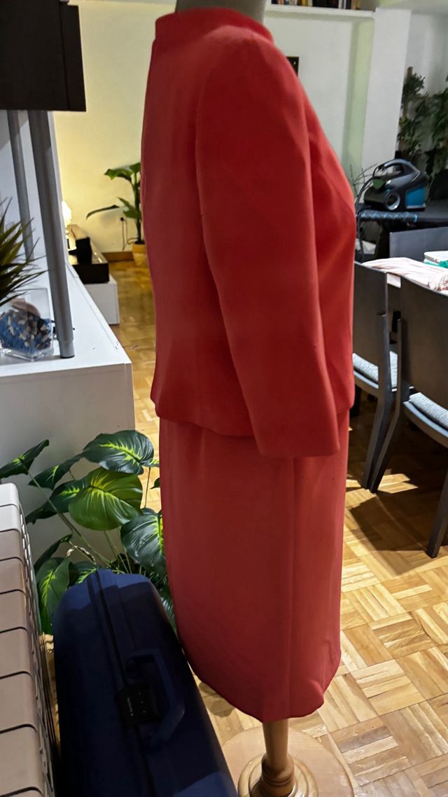 Conjunto Vestido y Chaqueta Coral