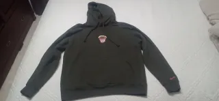 Sudadera Pull&Bear verde oliva con estampado
