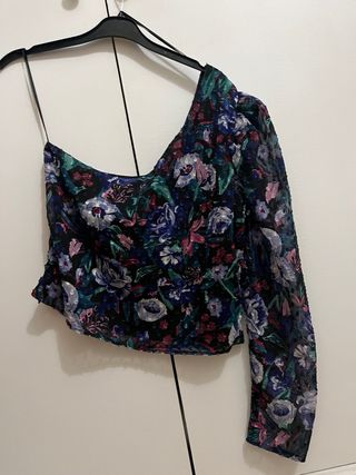 Top asimétrico floral manga larga