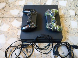 PS4 (PlayStation 4) con 2 controller
