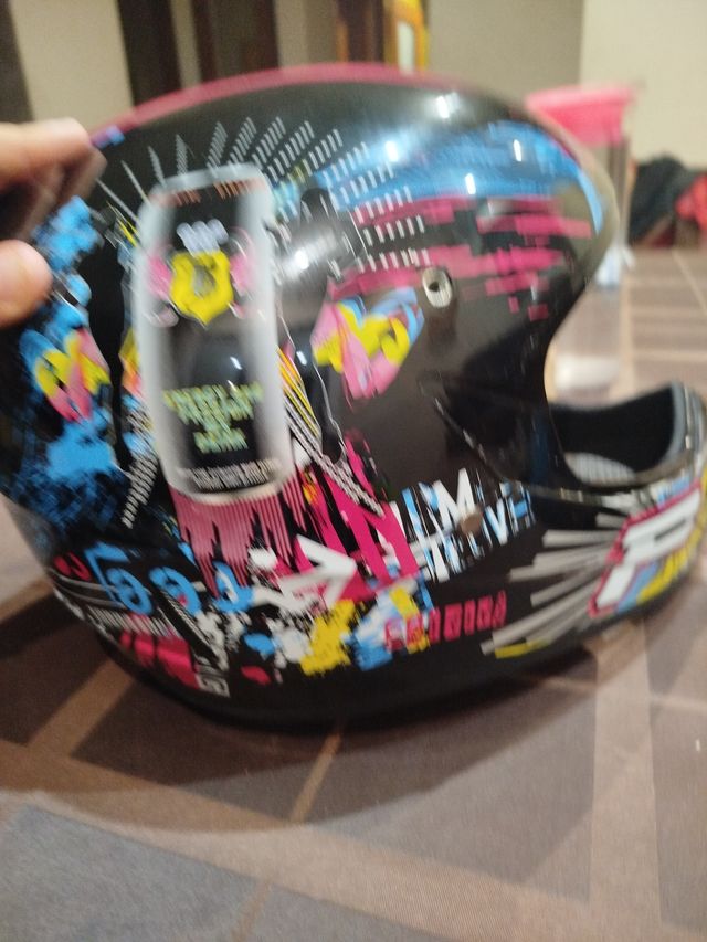 Casco de moto y gafas