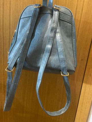 Mochila gris efecto piel serpiente
