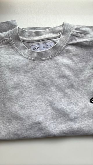 Camiseta Zara Gris con Logo