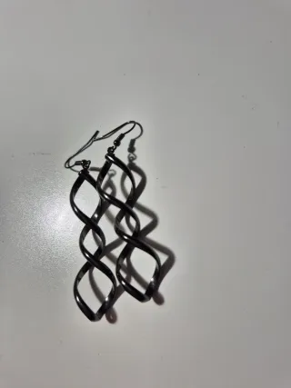 Pendientes largos negros espiral
