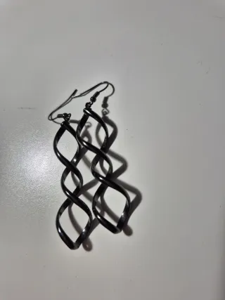 Pendientes largos negros espiral