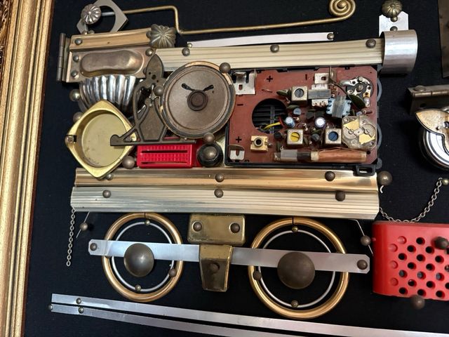 Cuadro tren hecho con piezas reales