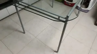Mesa de comedor cristal y metal