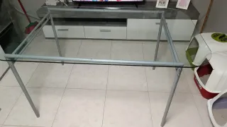 Mesa de comedor cristal y metal
