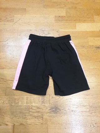 Pantalón corto Nike negro y rosa