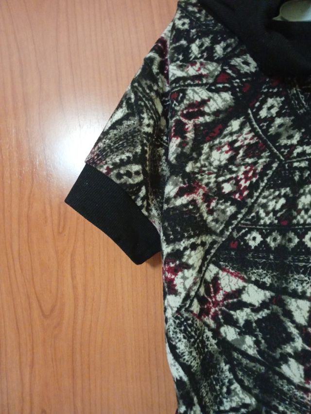 Jersey  largo,cuello alto estampado