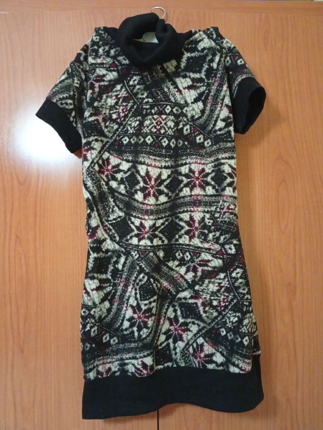 Jersey  largo,cuello alto estampado