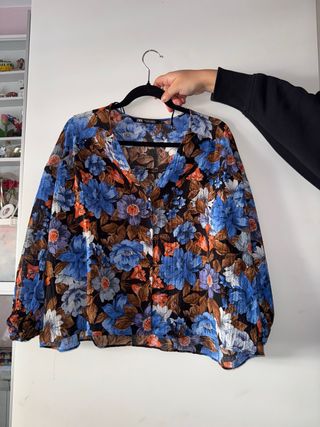 Camisa Zara floral manga larga