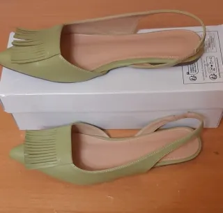 Bailarinas planas destalonadas verdes con flecos