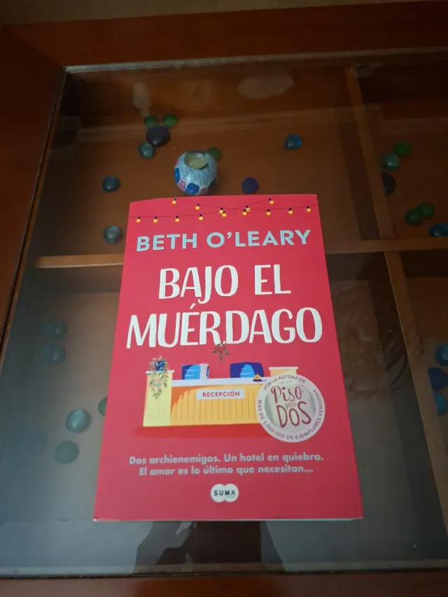 Bajo el muérdago / The Wake-Up Call (Spanish Ed...