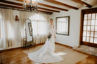 Vestido de novia + capa