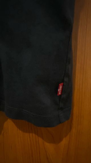 T-shirt Levi's nera con logo