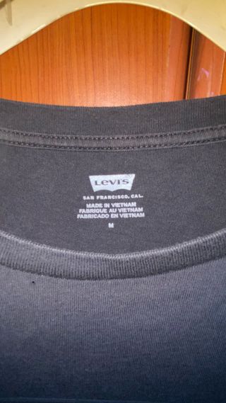 T-shirt Levi's nera con logo