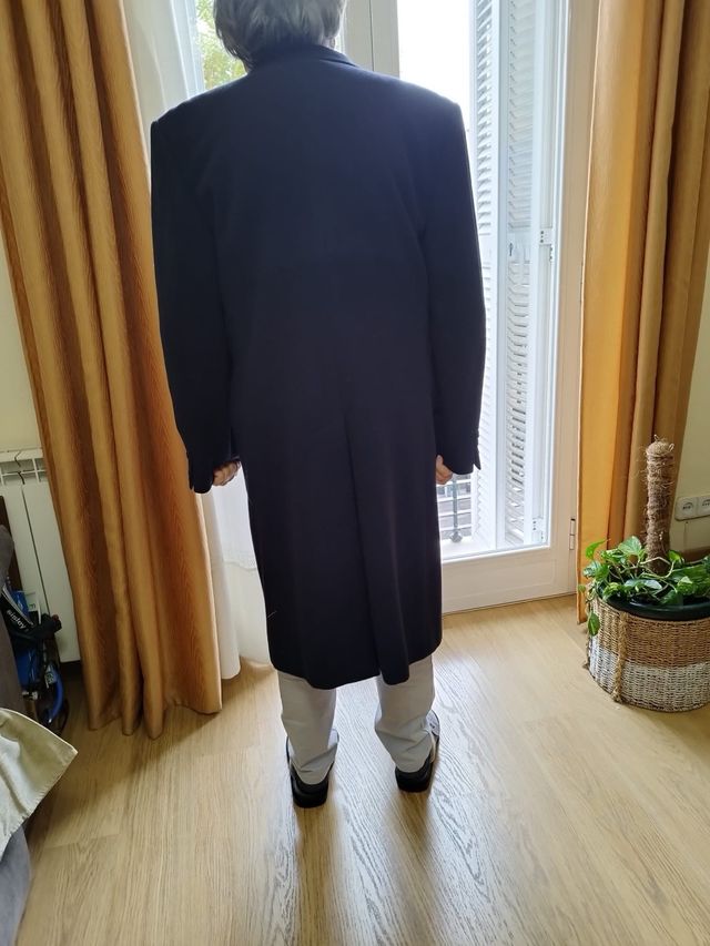 Abrigo largo negro hombre