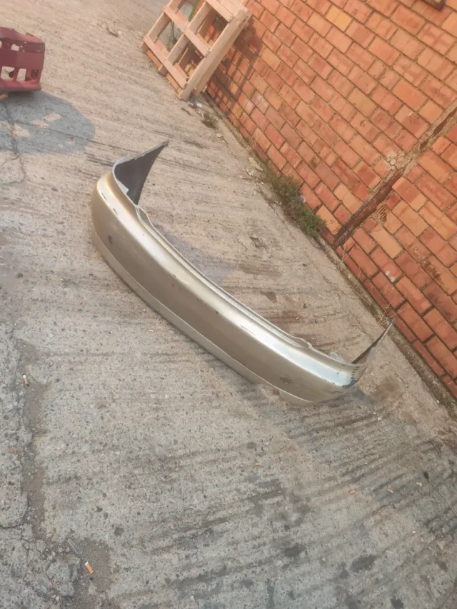 Parachoques Trasero Lexus IS200