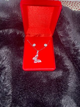 Conjunto de collar y pendientes de plata