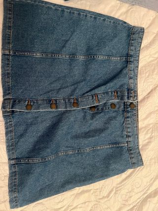 Falda vaquera con botones