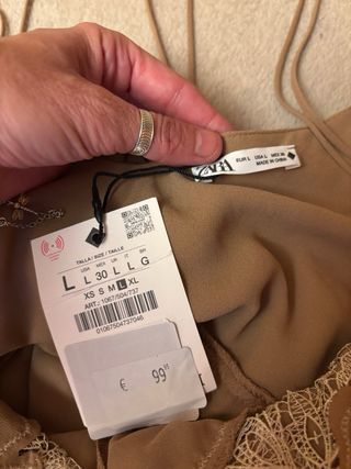Vestido ZW Collection Zara asimétrico encaje
