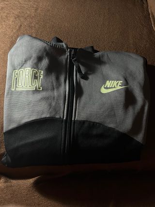 Chaqueta Nike Force Negra y Gris