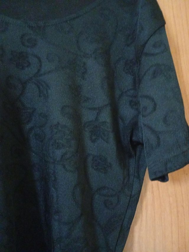 Camiseta negra manga corta estampada