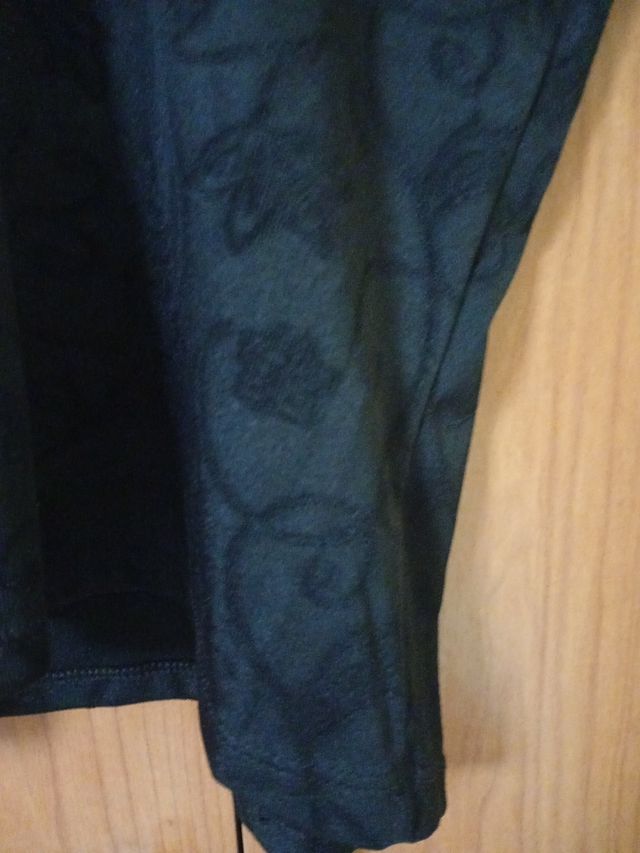 Camiseta negra manga corta estampada