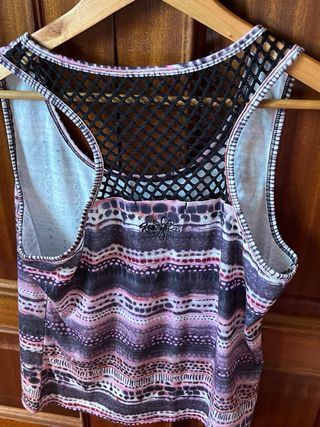 Camiseta tirantes estampada mujer