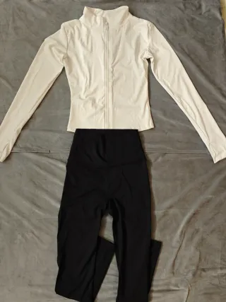 Conjunto deportivo Lululemon blanco y negro