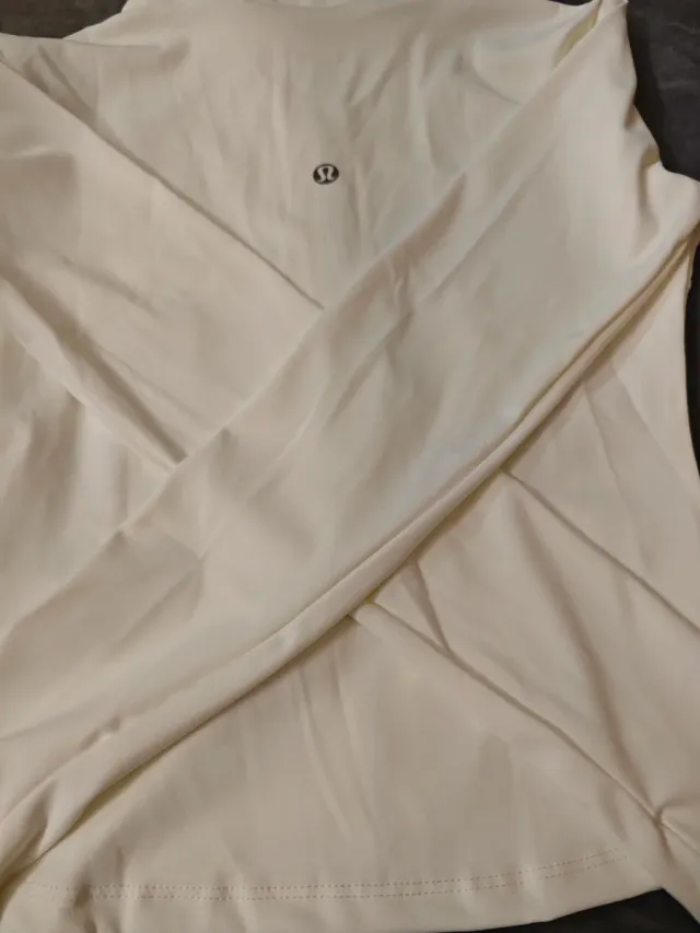 Conjunto deportivo Lululemon blanco y negro