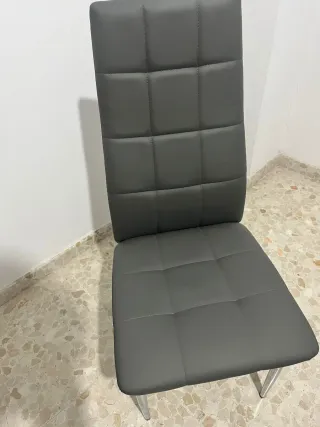 Mesa extensible y 4 sillas comedor