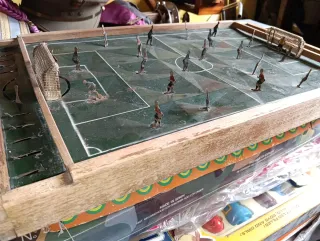 Futbolín antiguo madera y chapa