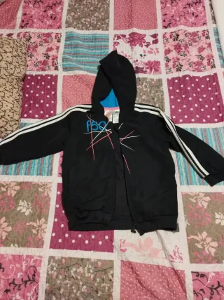 Chaqueta Adidas con capucha