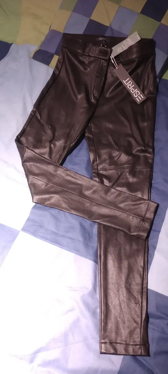 Pantalón polipiel Esprit negro a estrenar