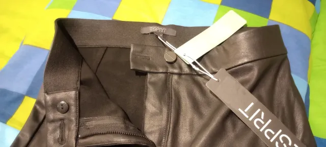 Pantalón polipiel Esprit negro a estrenar