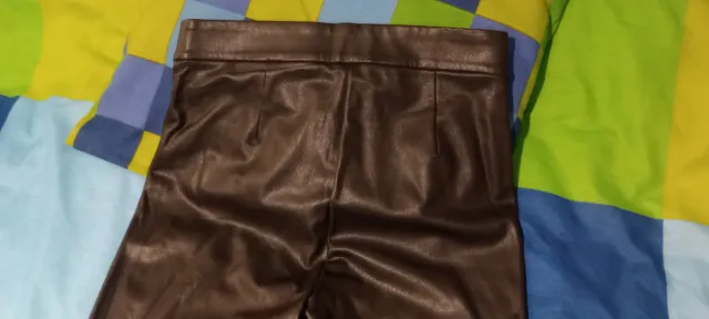 Pantalón polipiel Esprit negro a estrenar