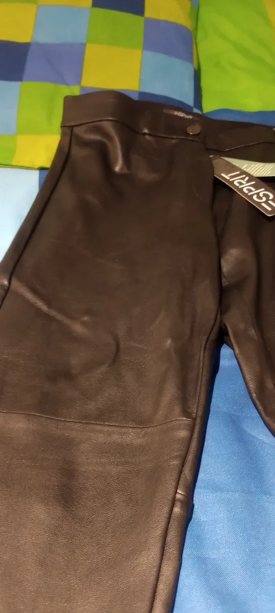 Pantalón polipiel Esprit negro a estrenar